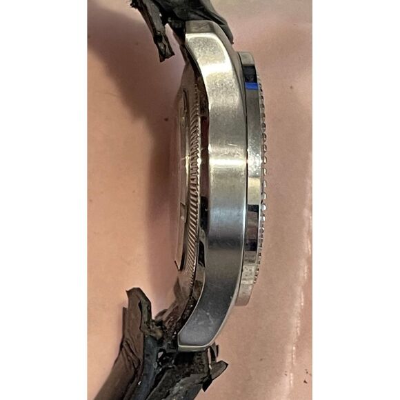 Vintage Swiss Army 90's Ladies Black Date Dial Leather Band Watch‎ - Picture 6 of 8